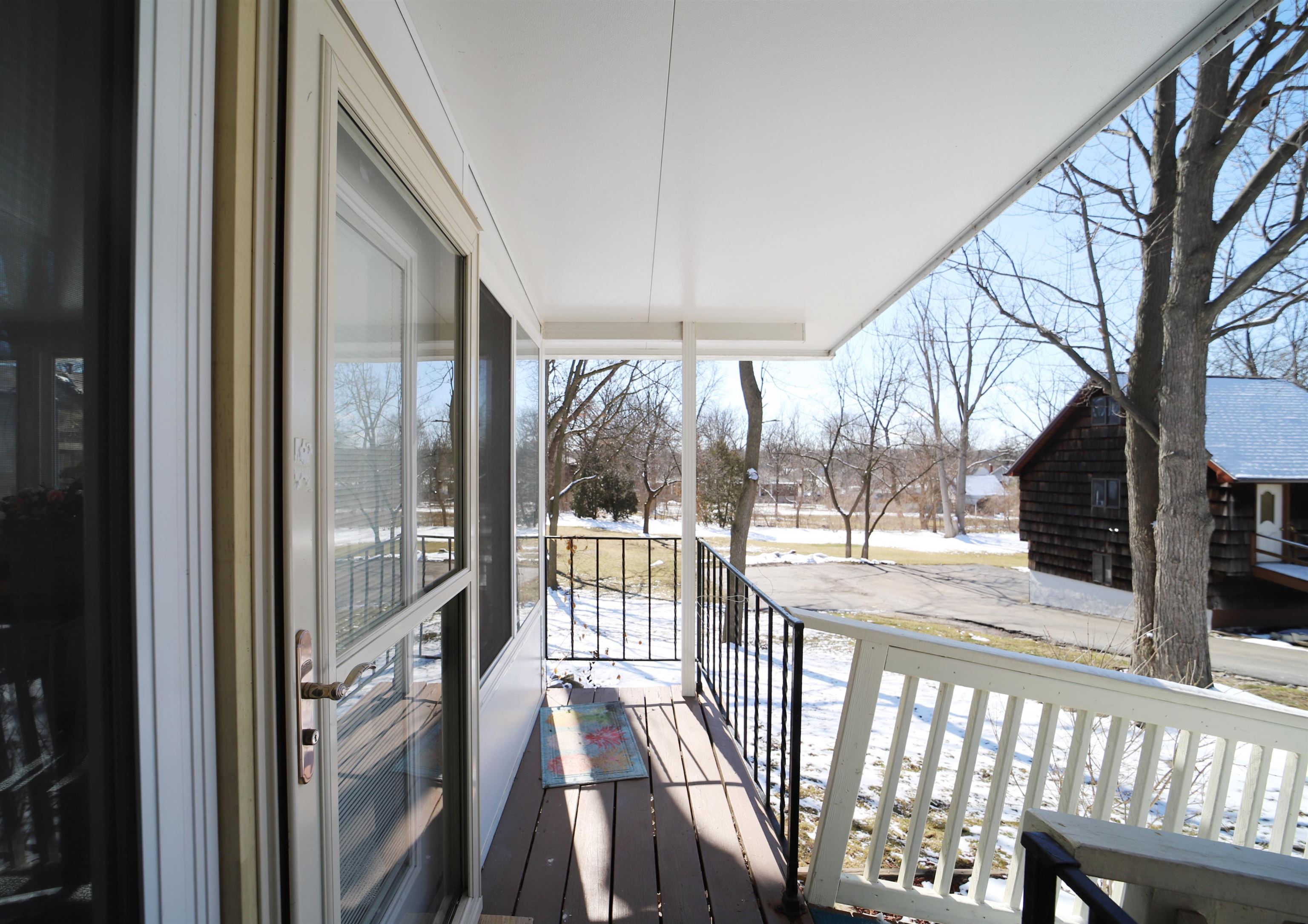 508 Chamberlain Street Flushing, MI 48433 - Photo 3 of 28 50103440-2.JPG