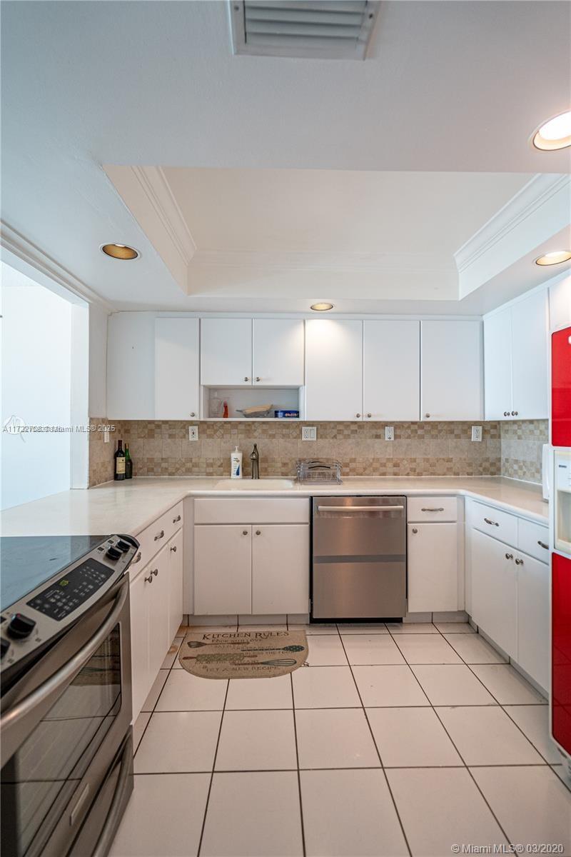6900 Bay Drive, Unit 11L Miami Beach, FL 33141 - Photo 9 of 14