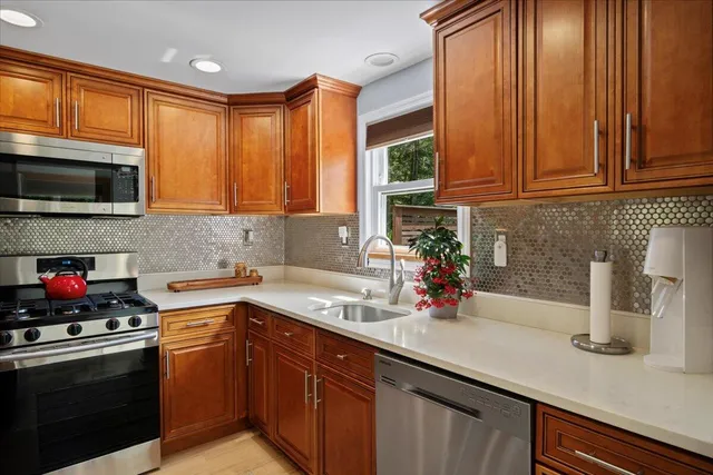 $450,000 | 262 Marilou Lane, Bartonsville, PA 18321