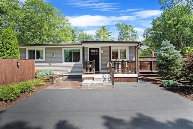 $450,000 | 262 Marilou Lane, Bartonsville, PA 18321