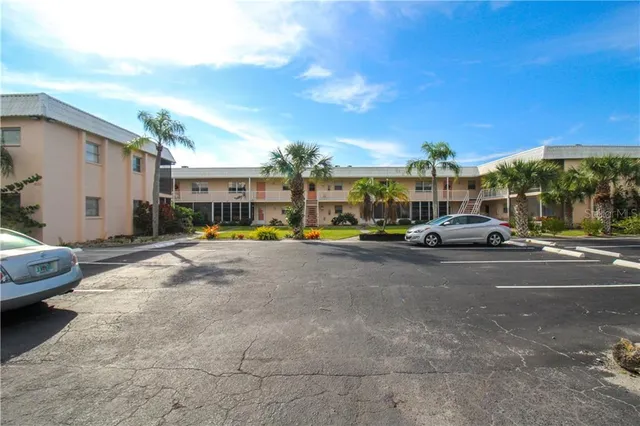 $3,000 | 460 Base Avenue East, Unit 125, Venice, FL 34285