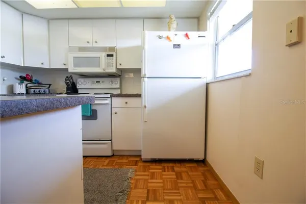 $3,000 | 460 Base Avenue East, Unit 125, Venice, FL 34285