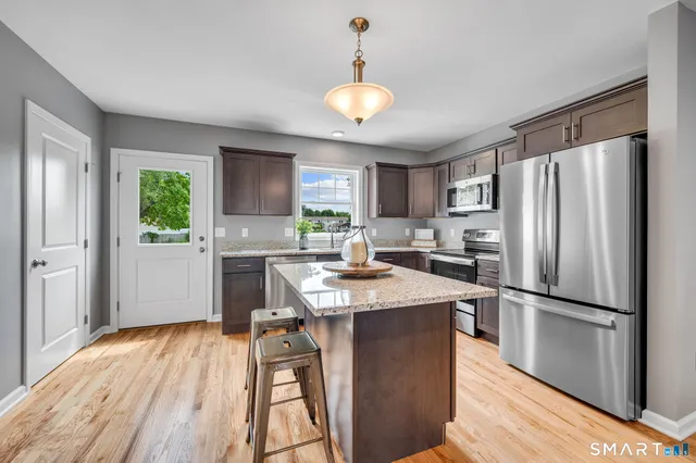 $2,550 | 88 Woodhouse Avenue, Unit 3, Wallingford, CT 06492