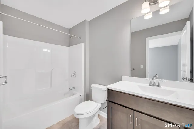 $2,550 | 88 Woodhouse Avenue, Unit 3, Wallingford, CT 06492