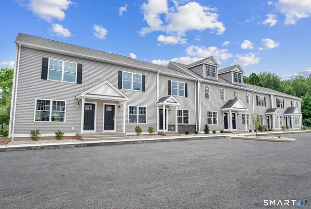 $2,550 | 88 Woodhouse Avenue, Unit 3, Wallingford, CT 06492