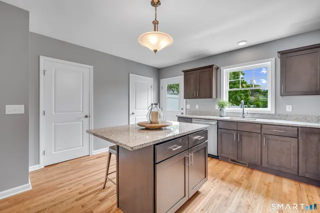 $2,550 | 88 Woodhouse Avenue, Unit 3, Wallingford, CT 06492