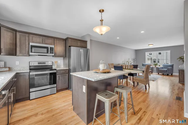 $2,550 | 88 Woodhouse Avenue, Unit 3, Wallingford, CT 06492