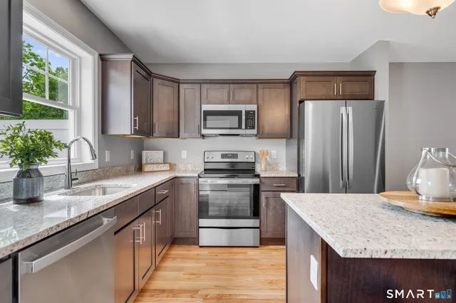 $2,550 | 88 Woodhouse Avenue, Unit 3, Wallingford, CT 06492