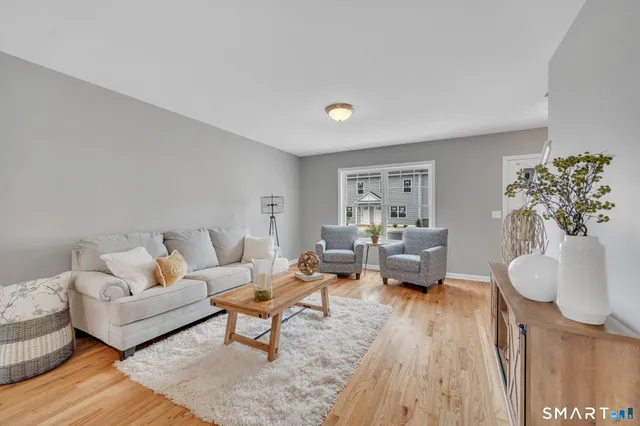 $2,550 | 88 Woodhouse Avenue, Unit 3, Wallingford, CT 06492