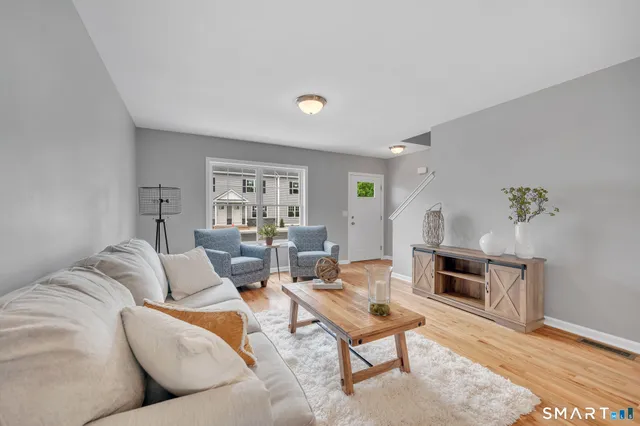 $2,550 | 88 Woodhouse Avenue, Unit 3, Wallingford, CT 06492