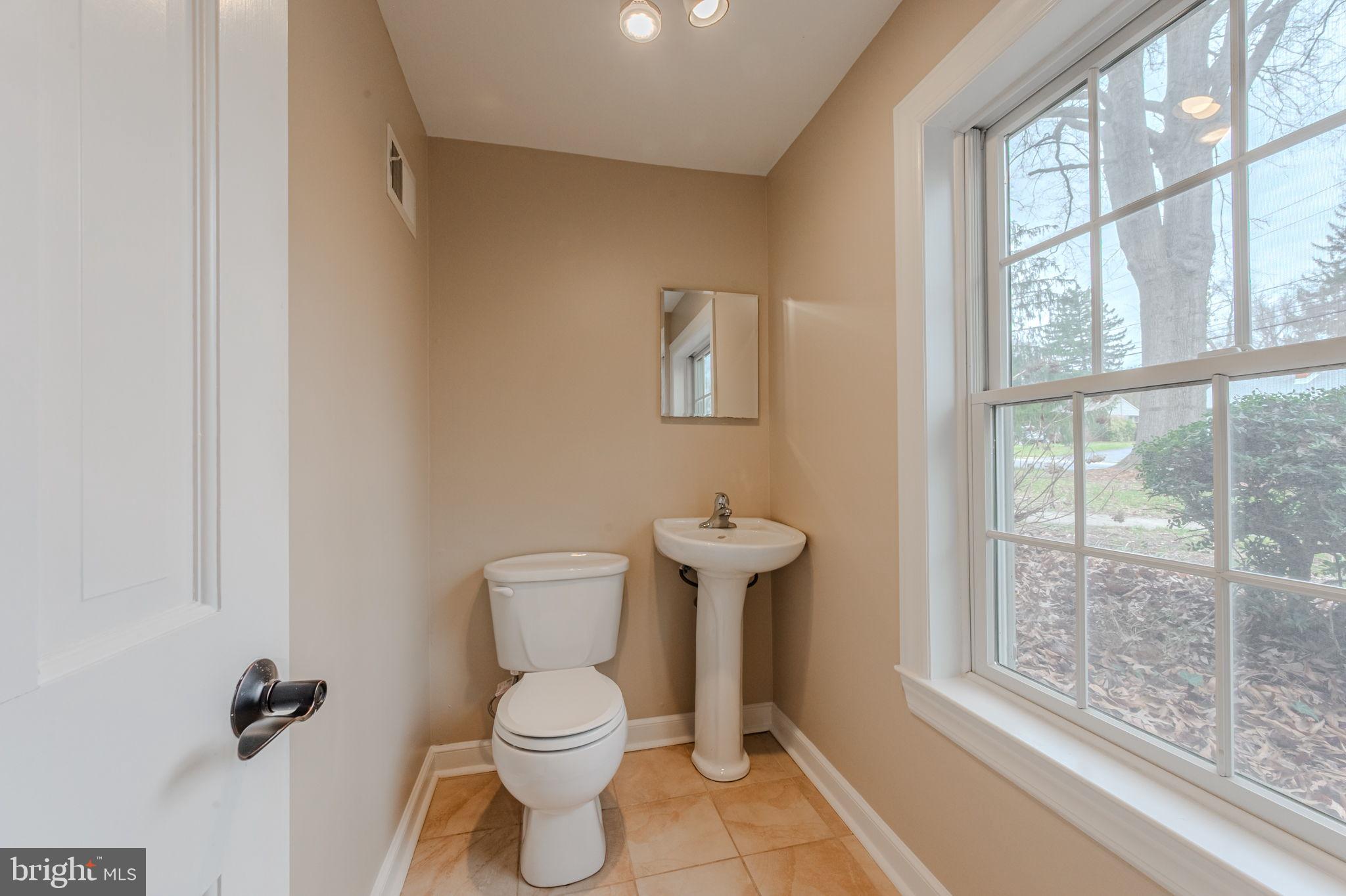 206 Cheltenham Road Newark, DE 19711 - Photo 26 of 30 Powder Room