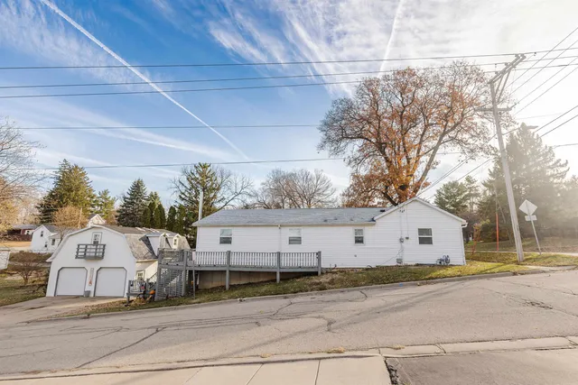 $319,900 | 825 Fountain Street, Mineral Point, WI 53565