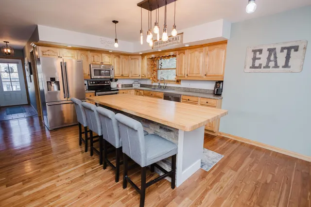 $319,900 | 825 Fountain Street, Mineral Point, WI 53565