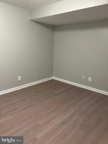 a view of entryway with window