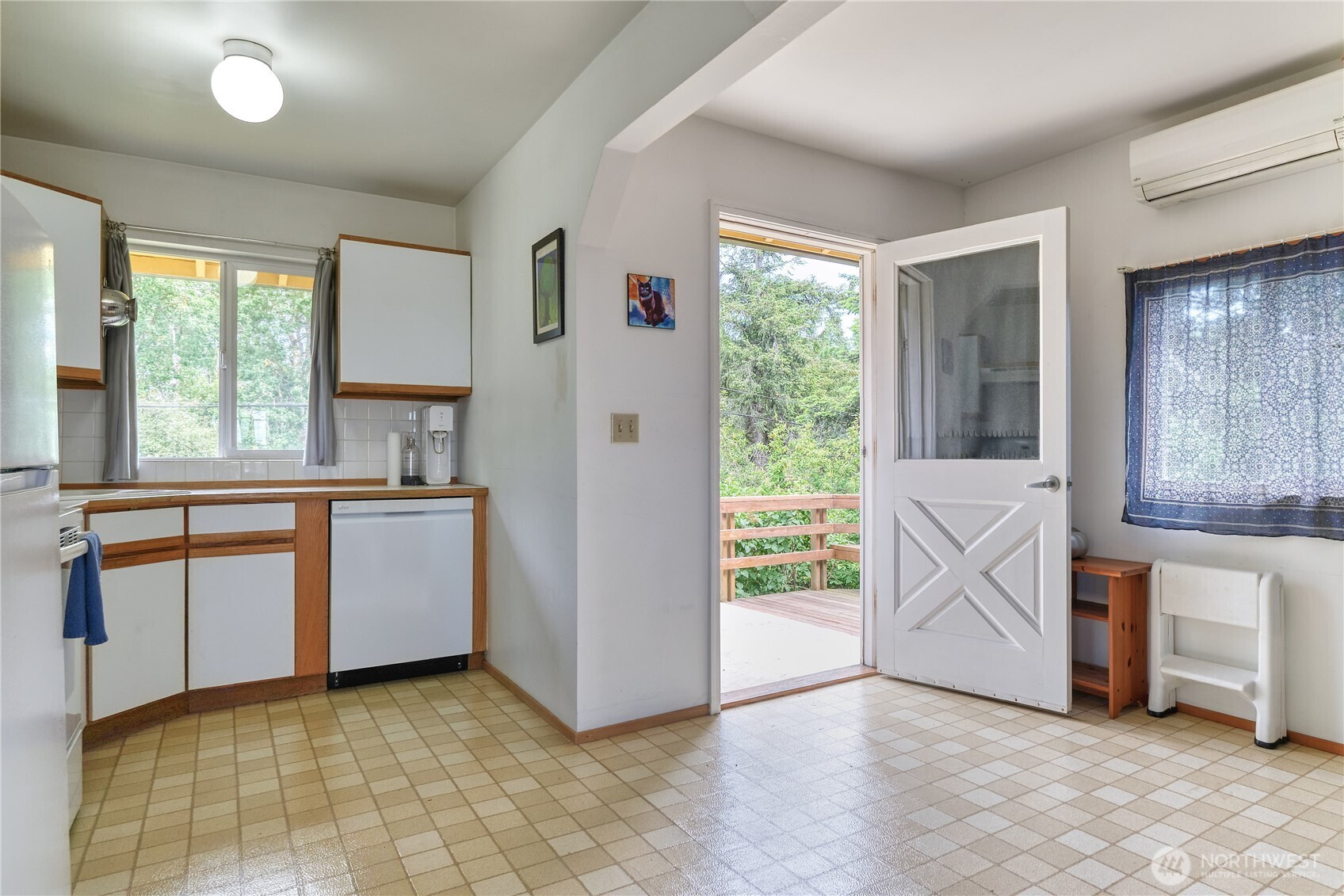 669 Marine Drive Point Roberts, WA 98281 - Photo 4 of 32