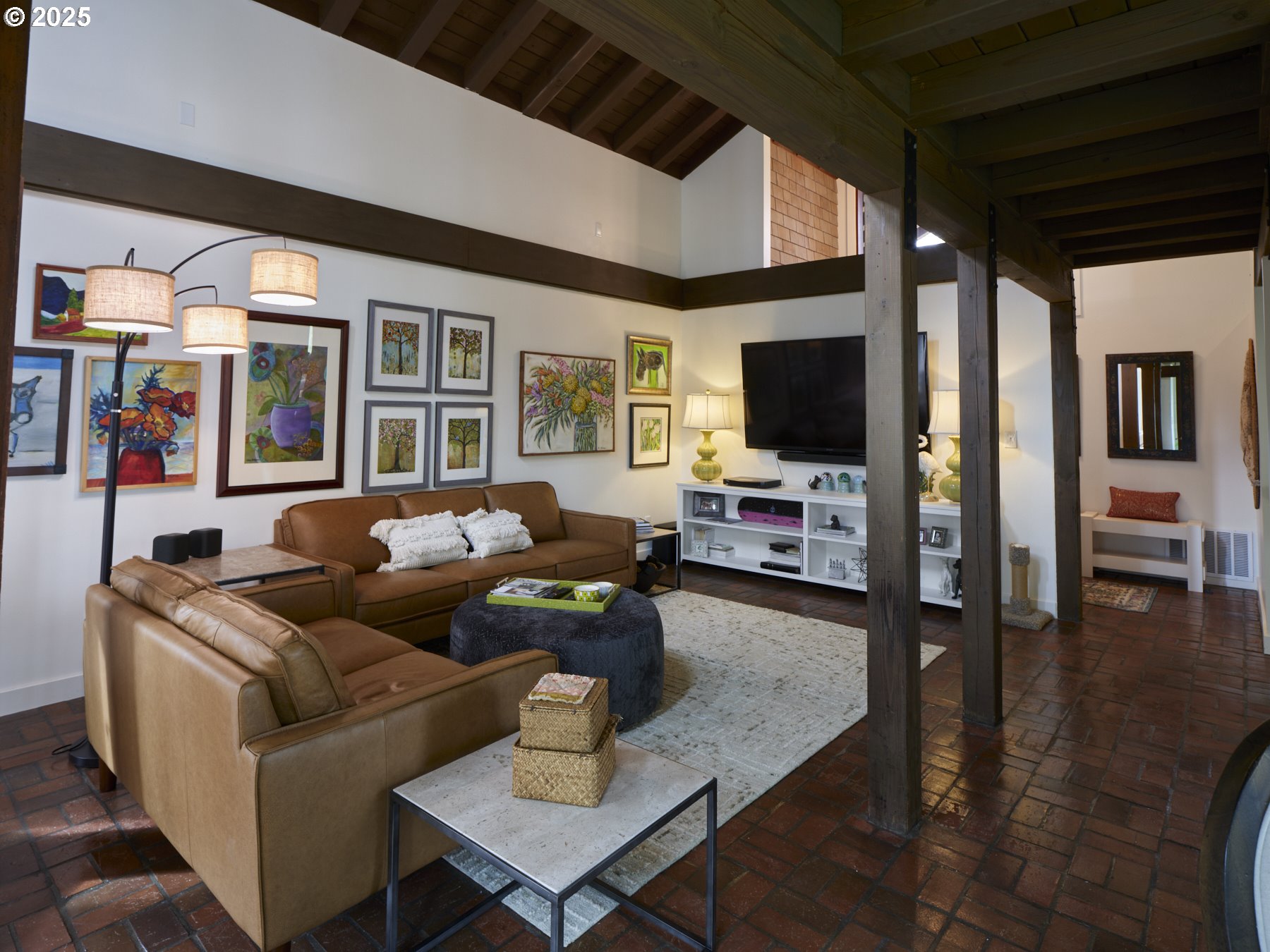 289 Classe Road Toledo, WA 98591 - Photo 5 of 48 a living room with furniture and a flat screen tv
