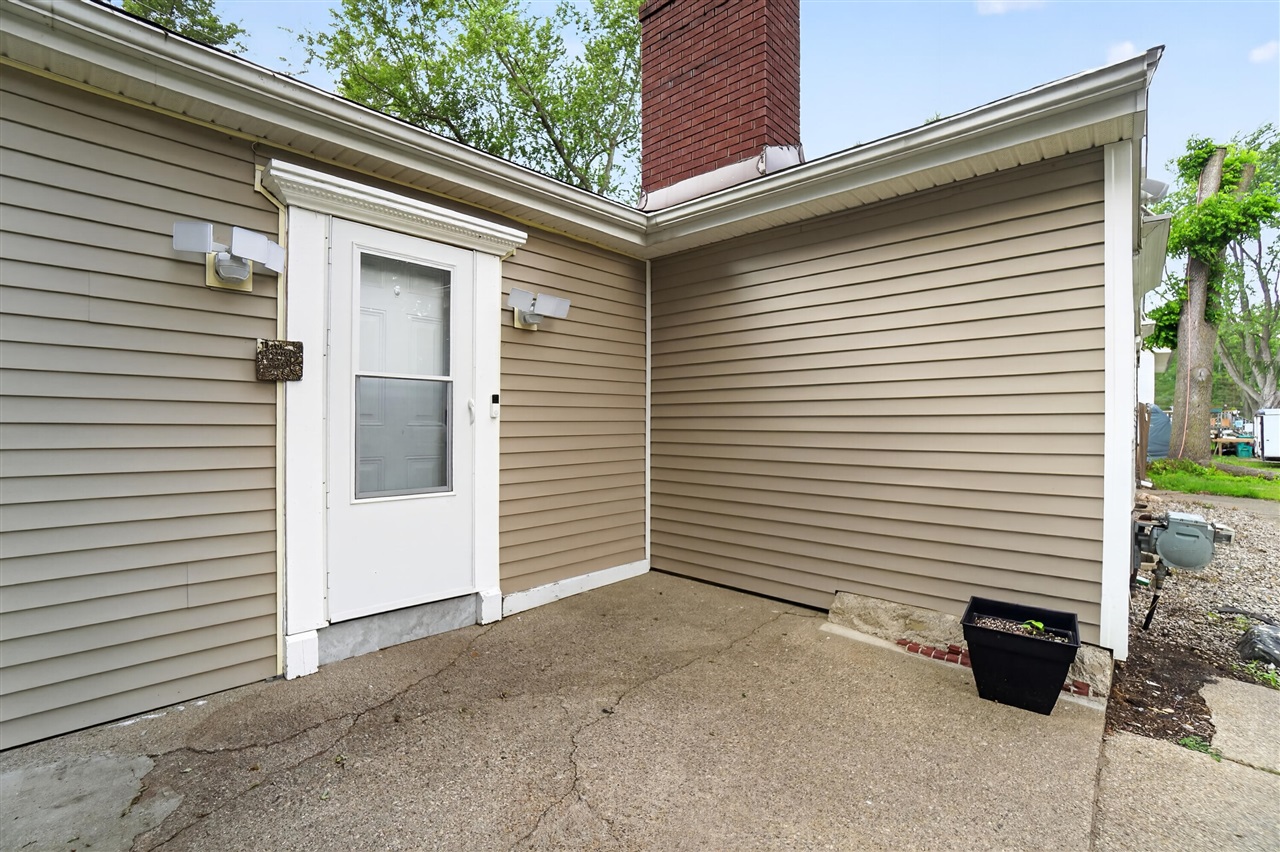 6140 Pinckney Road Pinckney, MI 48169 - Photo 2 of 33 Gallery Image 2