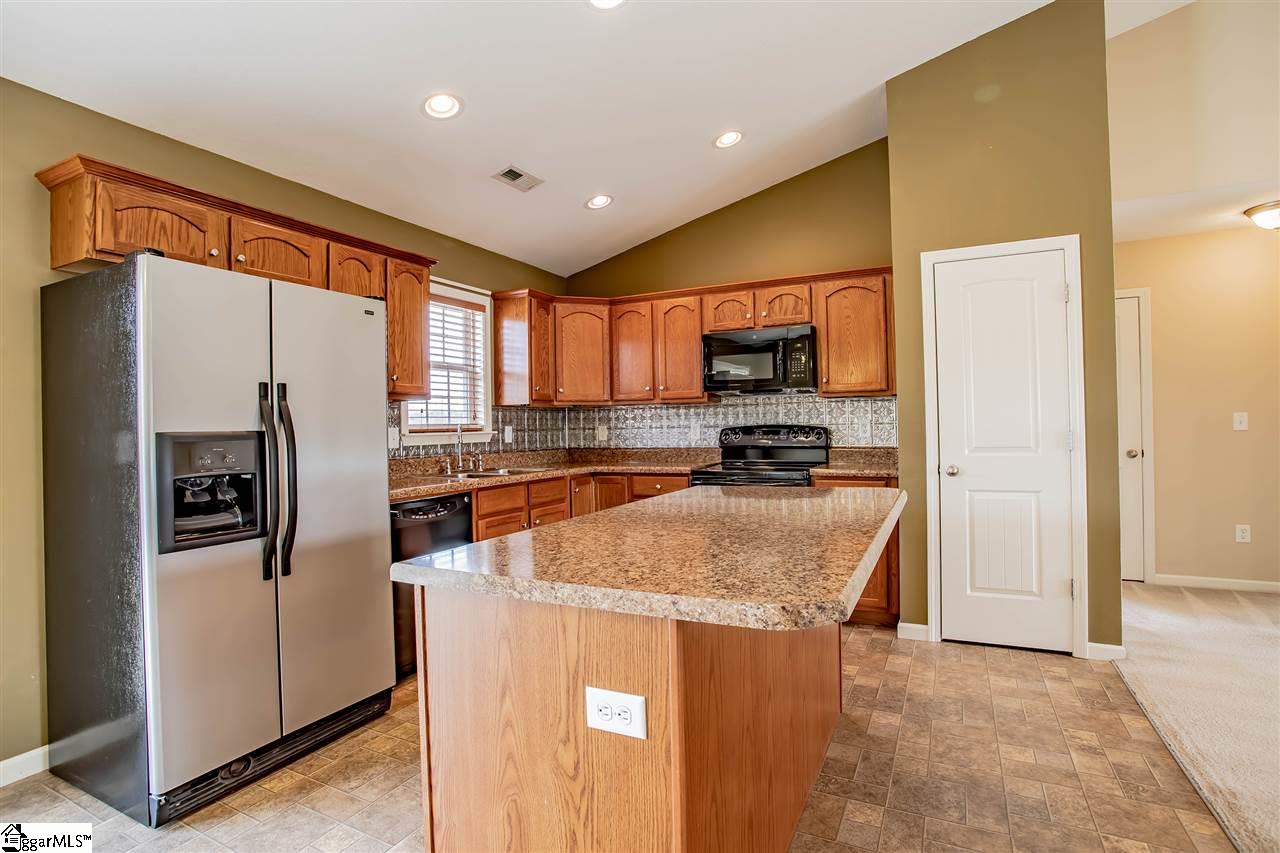 225 Sleepy River Road Simpsonville, SC 29681 - Photo 9 of 26 Gallery Image 9