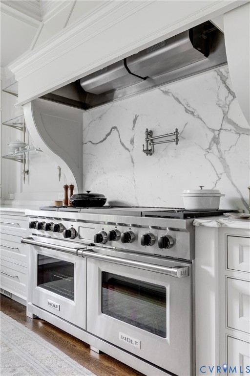 6 Berkshire Road Richmond, VA 23221 - Photo 18 of 66 a stove top oven sitting inside of a kitchen