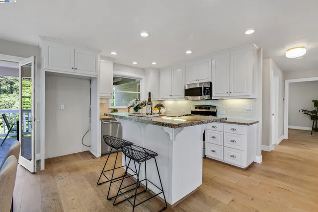 $1,190,000 | 5601 Castle Drive, Oakland, CA 94611