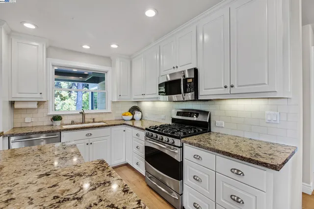 $1,190,000 | 5601 Castle Drive, Oakland, CA 94611
