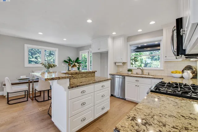 $1,190,000 | 5601 Castle Drive, Oakland, CA 94611
