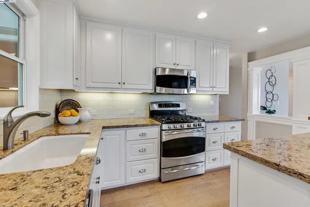 $1,190,000 | 5601 Castle Drive, Oakland, CA 94611