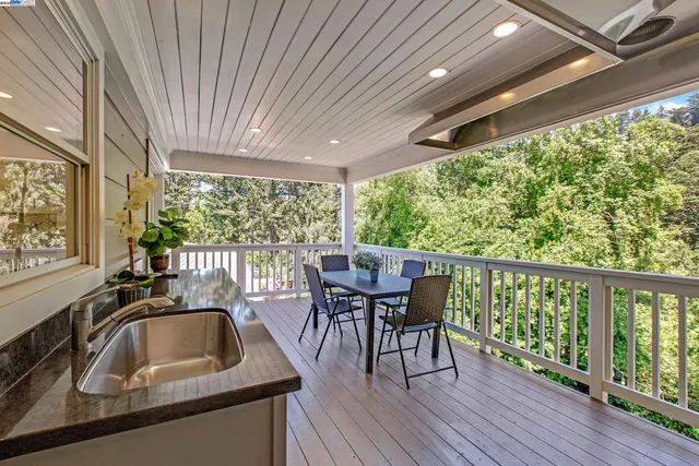 $1,190,000 | 5601 Castle Drive, Oakland, CA 94611