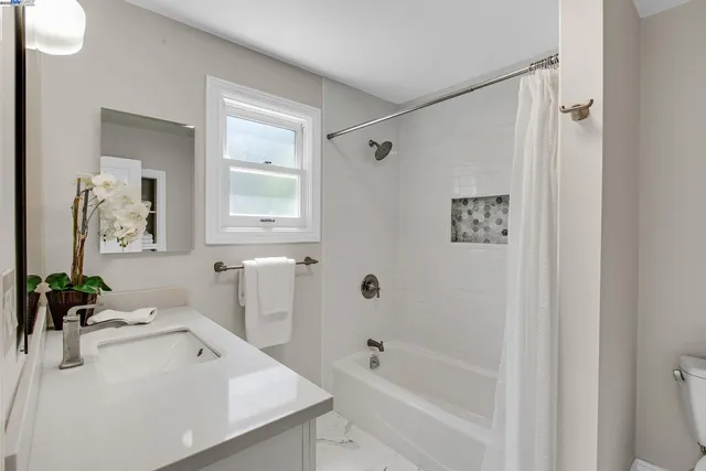 $1,190,000 | 5601 Castle Drive, Oakland, CA 94611