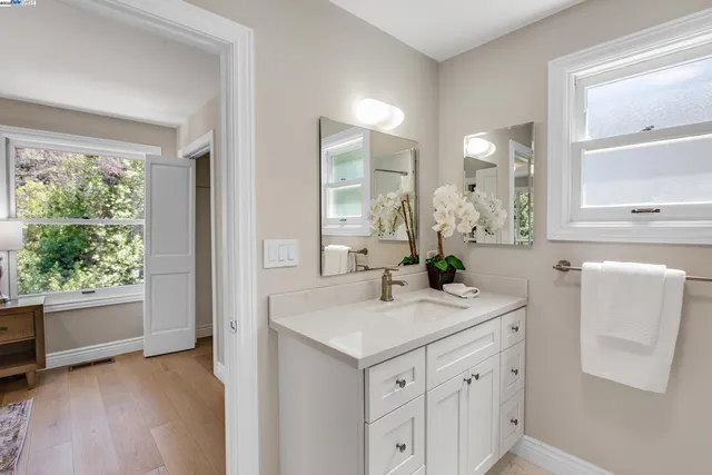 $1,190,000 | 5601 Castle Drive, Oakland, CA 94611