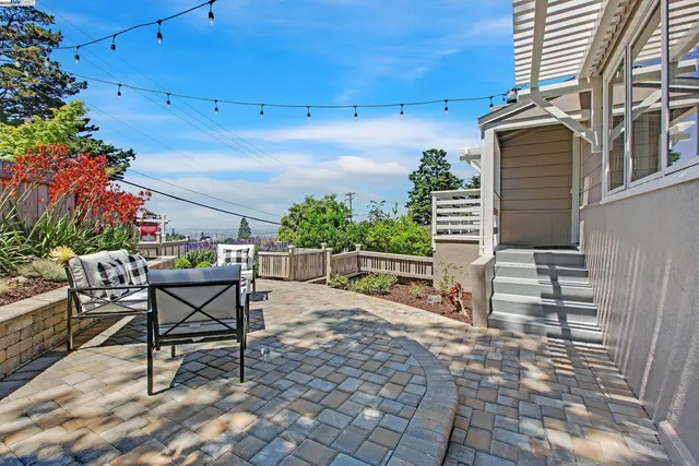 $1,190,000 | 5601 Castle Drive, Oakland, CA 94611