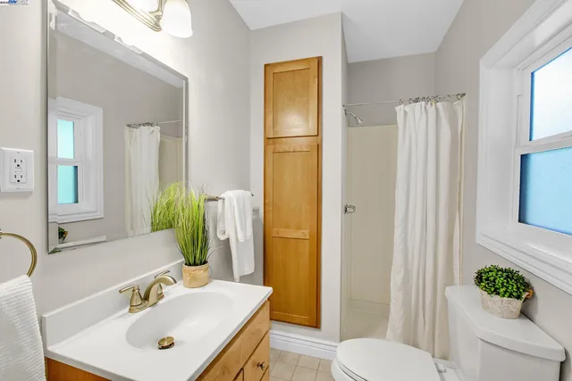 $1,190,000 | 5601 Castle Drive, Oakland, CA 94611