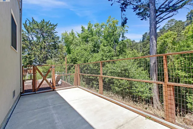 $1,190,000 | 5601 Castle Drive, Oakland, CA 94611