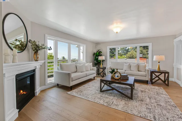 $1,190,000 | 5601 Castle Drive, Oakland, CA 94611