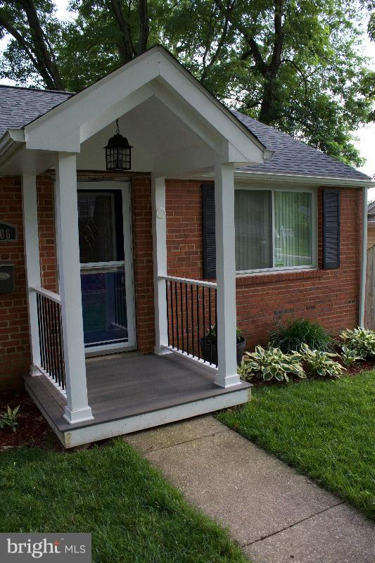 2906 Weisman Road Silver Spring, MD 20902 - Photo 3 of 22 Exterior (Front)