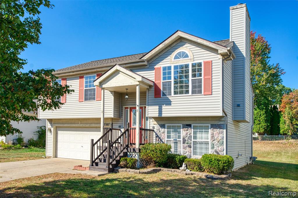 3307 Pond Ridge Drive Holly, MI 48442 - Photo 2 of 26