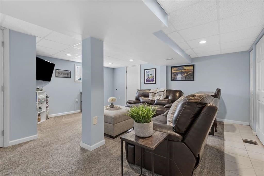 543 Pointview Road Pittsburgh, PA 15227 - Photo 15 of 25