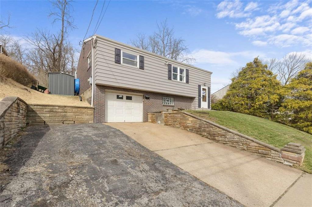 543 Pointview Road Pittsburgh, PA 15227 - Photo 2 of 25