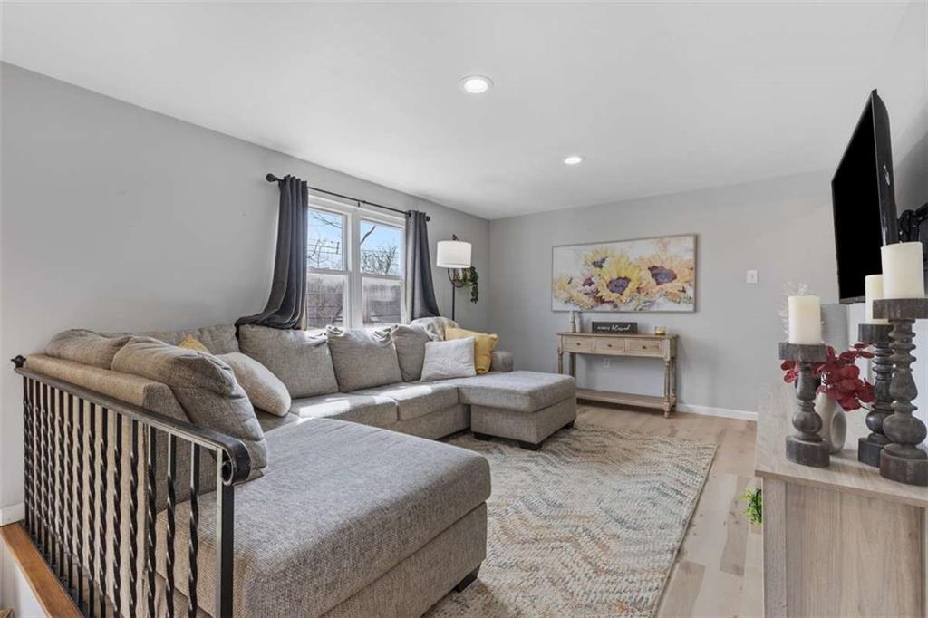 543 Pointview Road Pittsburgh, PA 15227 - Photo 6 of 25