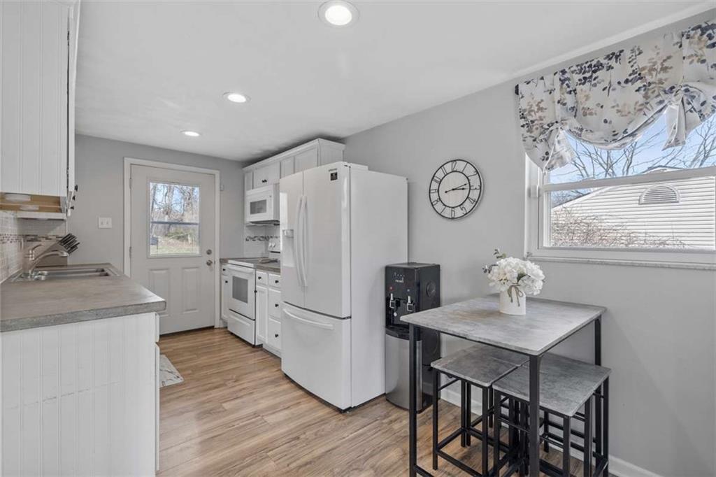 543 Pointview Road Pittsburgh, PA 15227 - Photo 7 of 25