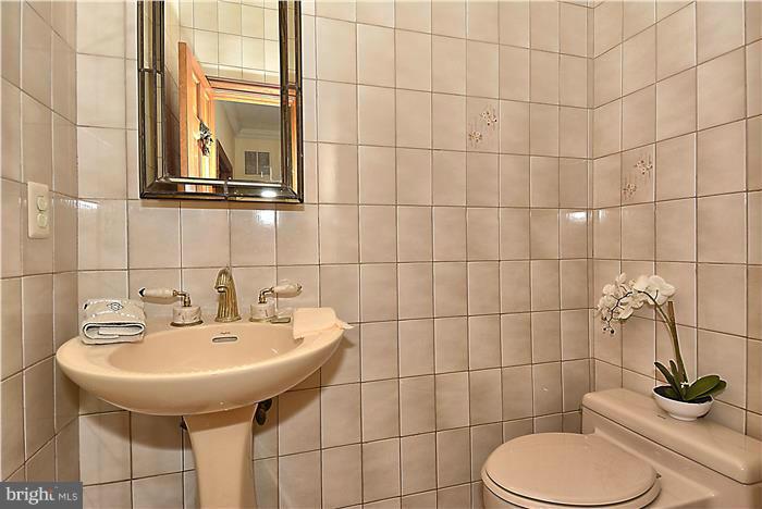 11612 Springridge Road Potomac, MD 20854 - Photo 21 of 28 Bath