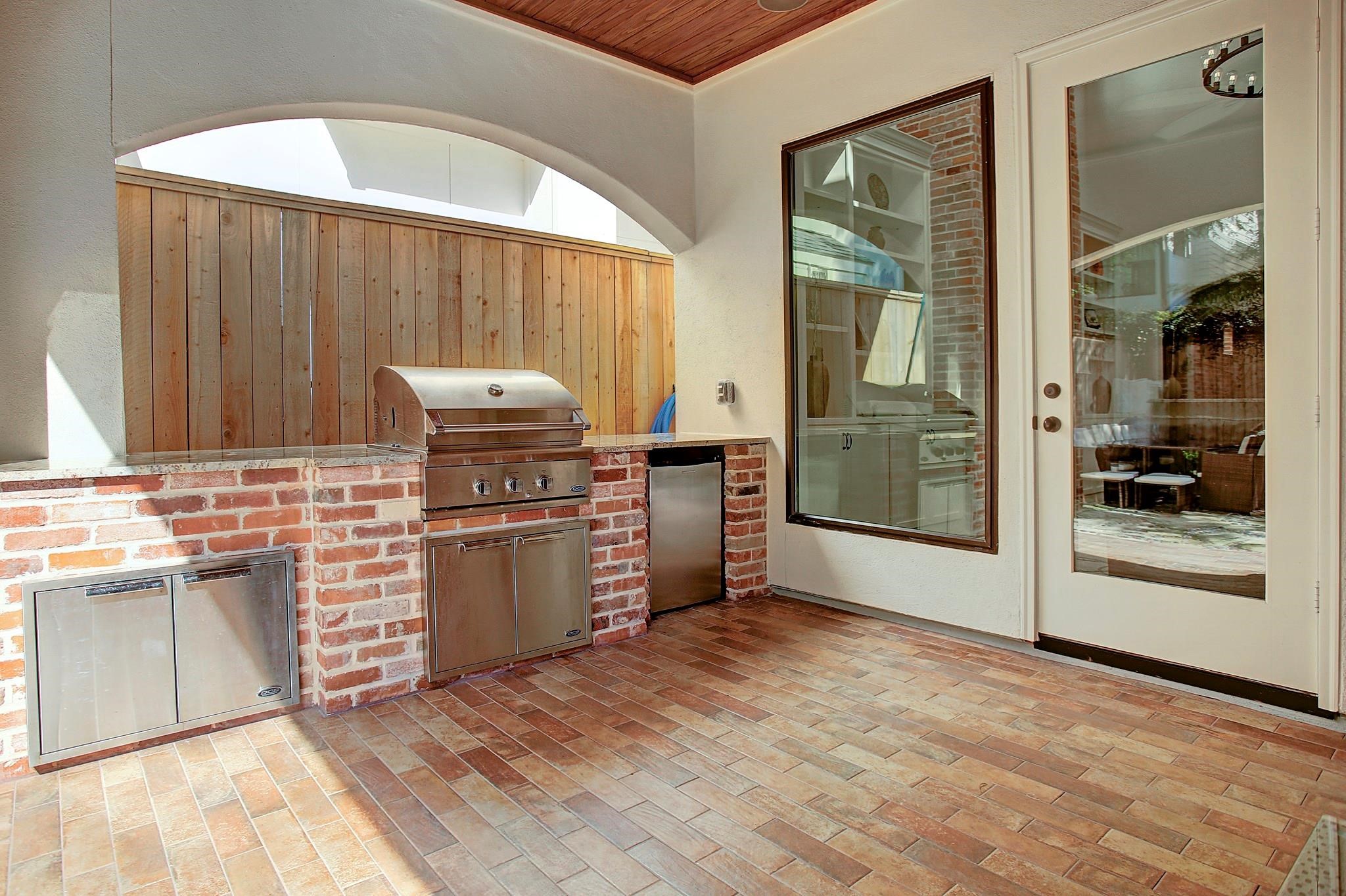 215 Malone Street Houston, TX 77007 - Photo 44 of 48 Outdoor Kitchen