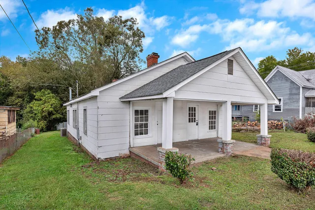 $1,500 | 731 East Main Street, Seneca, SC 29678