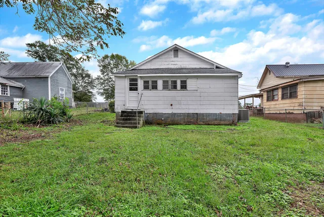 $1,500 | 731 East Main Street, Seneca, SC 29678