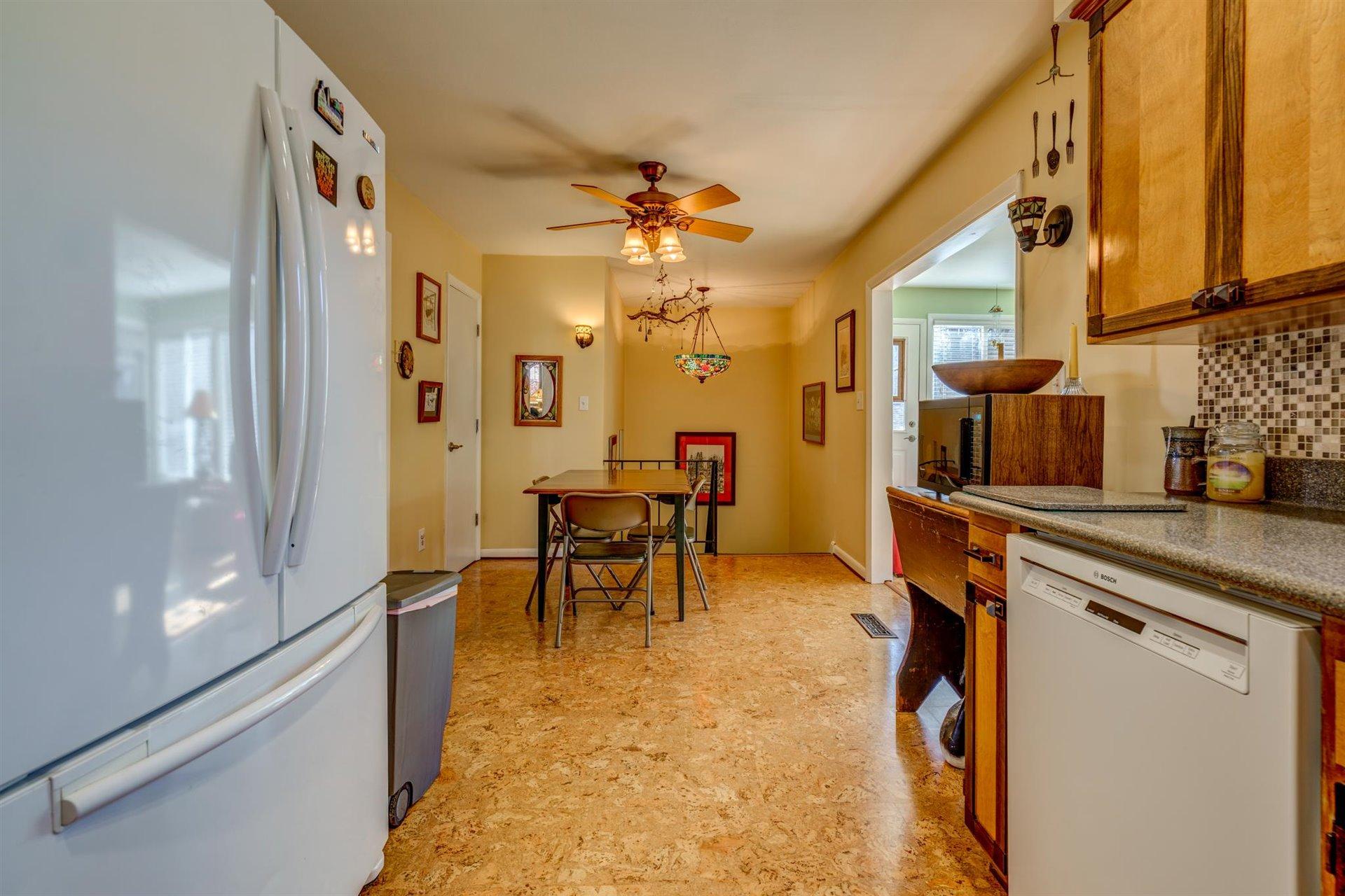6537 Forest View Road Roanoke, VA 24018 - Photo 13 of 42 12-111320200083