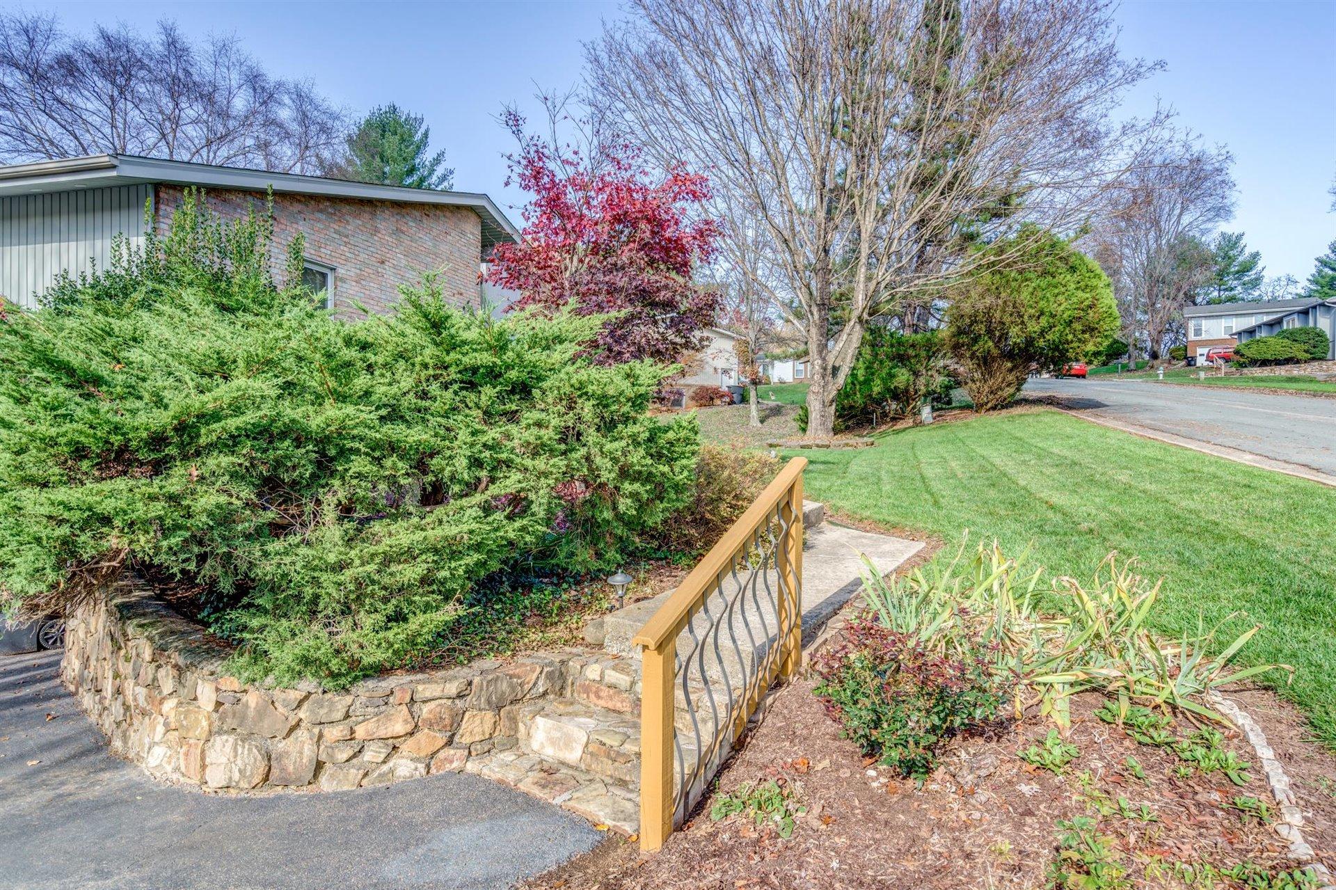 6537 Forest View Road Roanoke, VA 24018 - Photo 3 of 42 03-111320200115