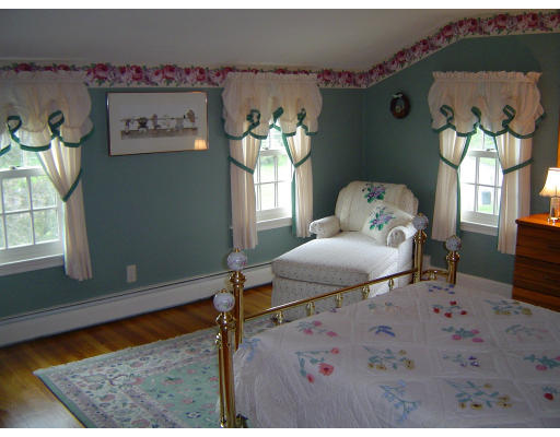 51 Greenbrook Road Hamilton, MA 01982 - Photo 8 of 9 Gallery Image 8