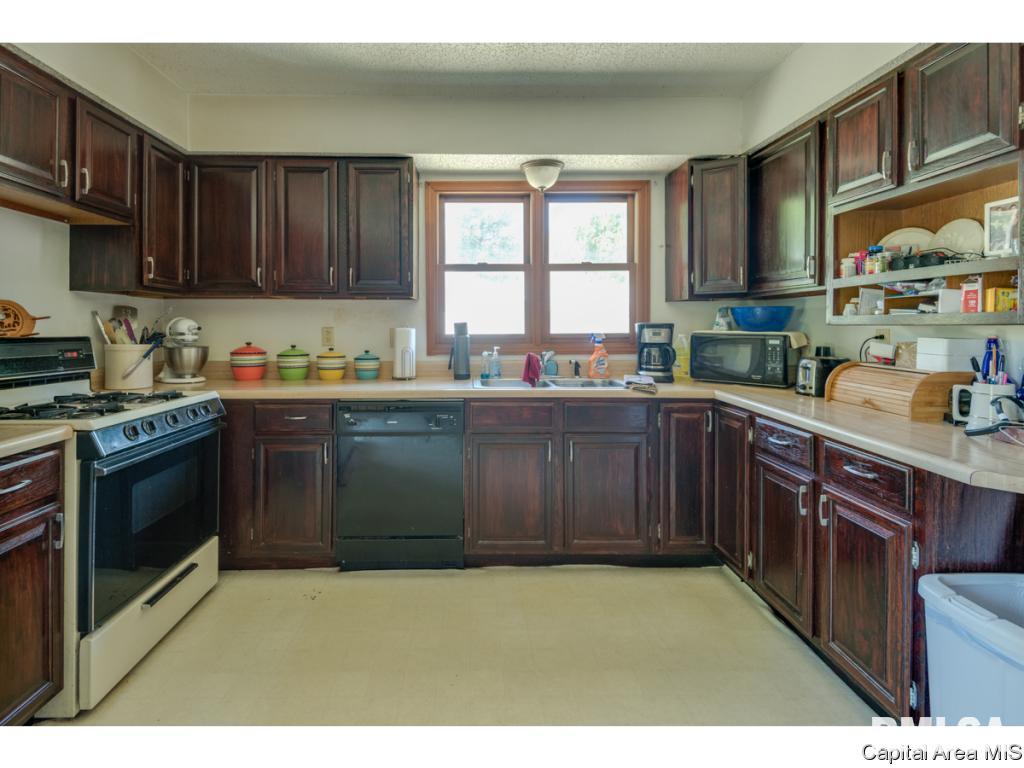14069 St Joseph Road Athens, IL 62613 - Photo 4 of 30 Gallery Image 4