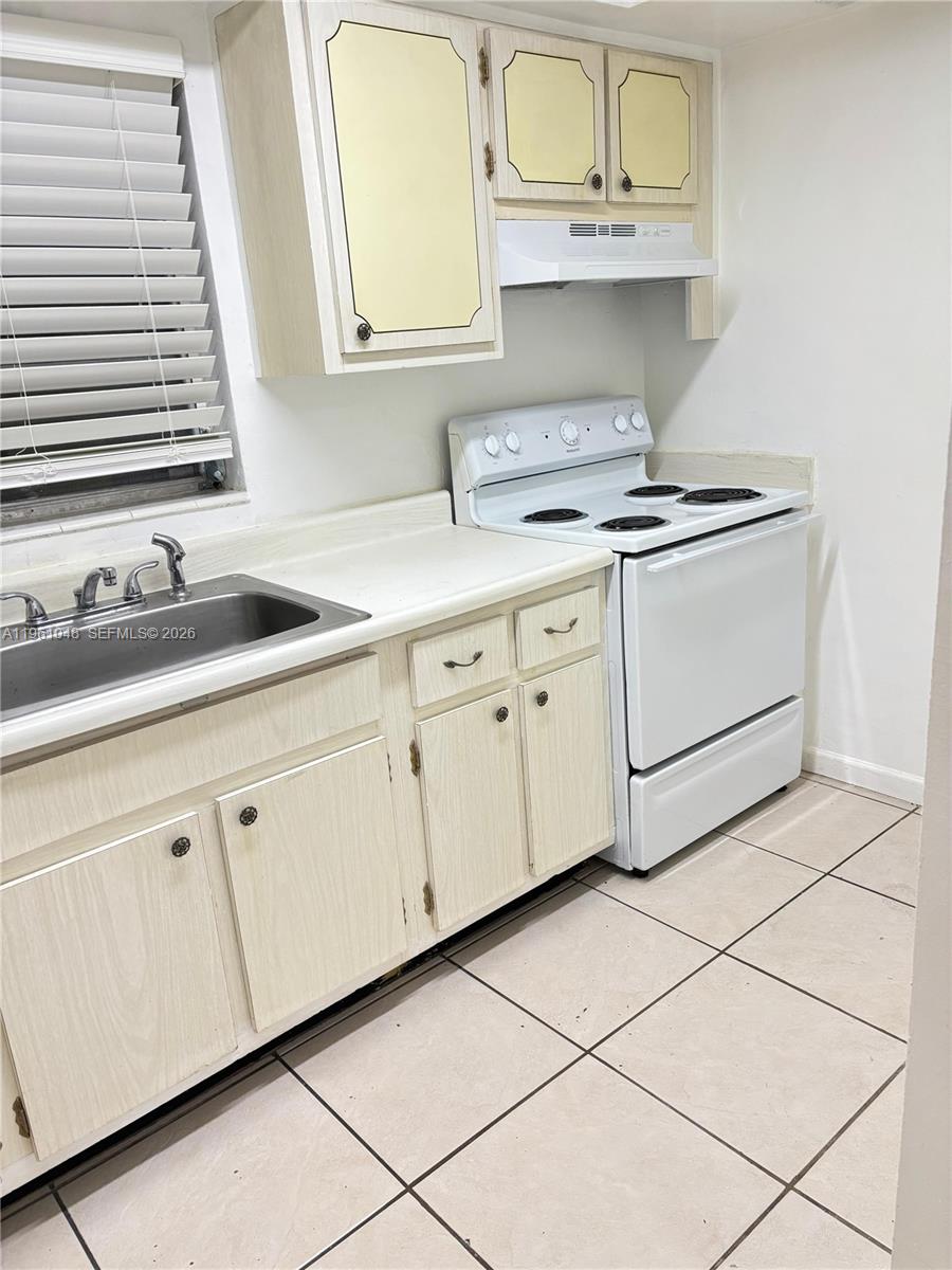 7430 Southwest 82nd Street, Unit D103 Miami, FL 33143 - Photo 2 of 8