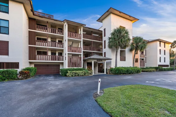 $260,000 | 160 Southeast St Lucie Boulevard, Unit 402A, Stuart, FL 34996